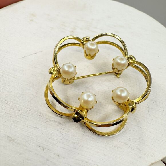 Hobe Vintage Dainty Flower Brooch With Pearls Dimensional  Spring Minimalist - Picture 3 of 9